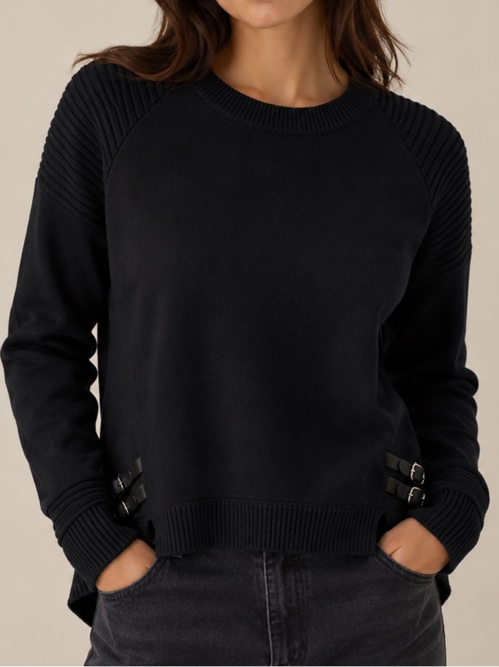 Generation Love Buckle Ribbed knit
Crewneck sweater black size M